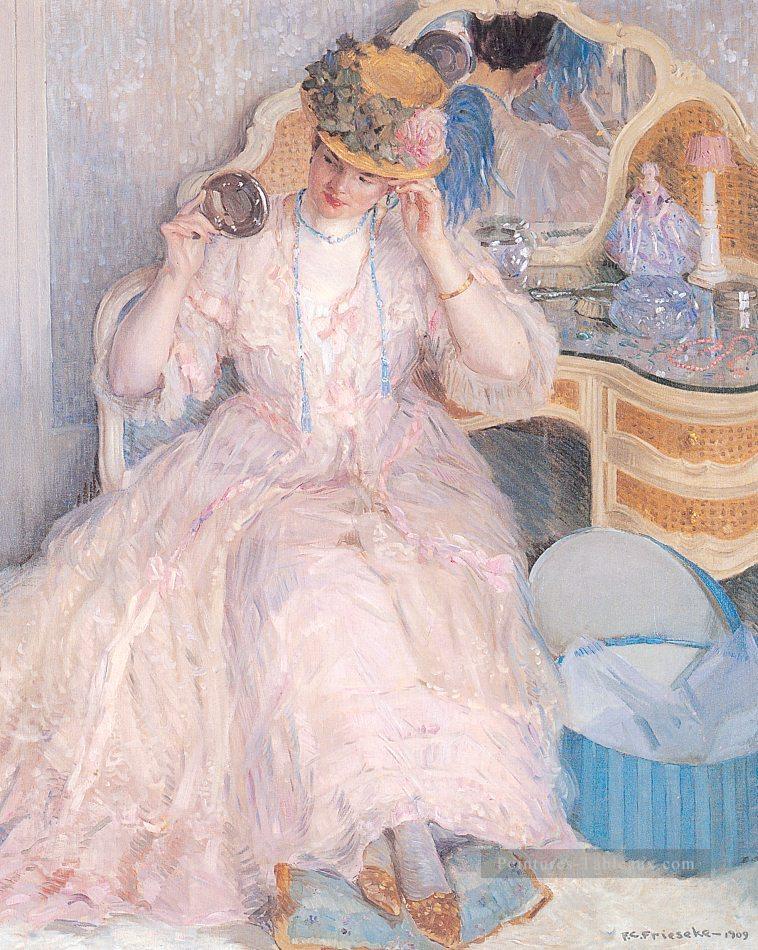 Dame essayant sur un chapeau Impressionniste femmes Frederick Carl Frieseke Peintures à l'huile